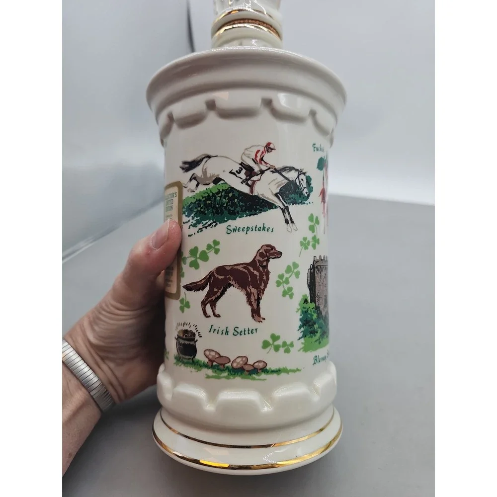 The Symbols  of Ireland DECANTER Old Commonwealth Collectors Whiskey 1985 Limite